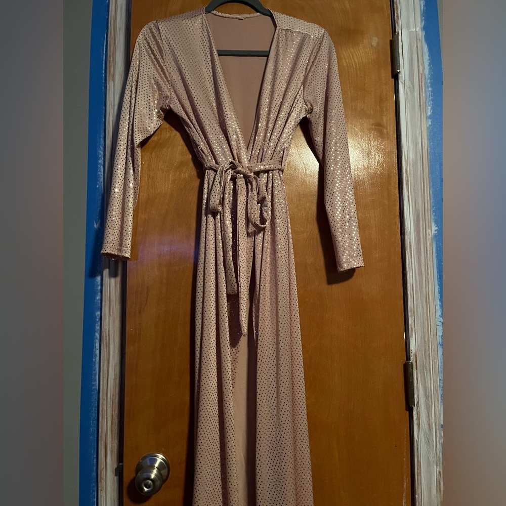 robe? - Picture 4 of 4